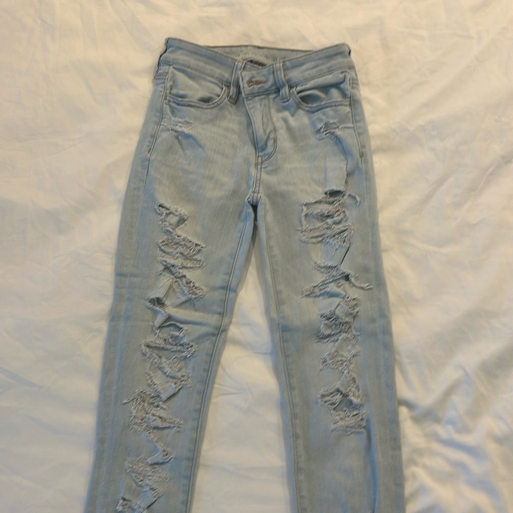 American Eagle skinny size 00 light blue jeans.
